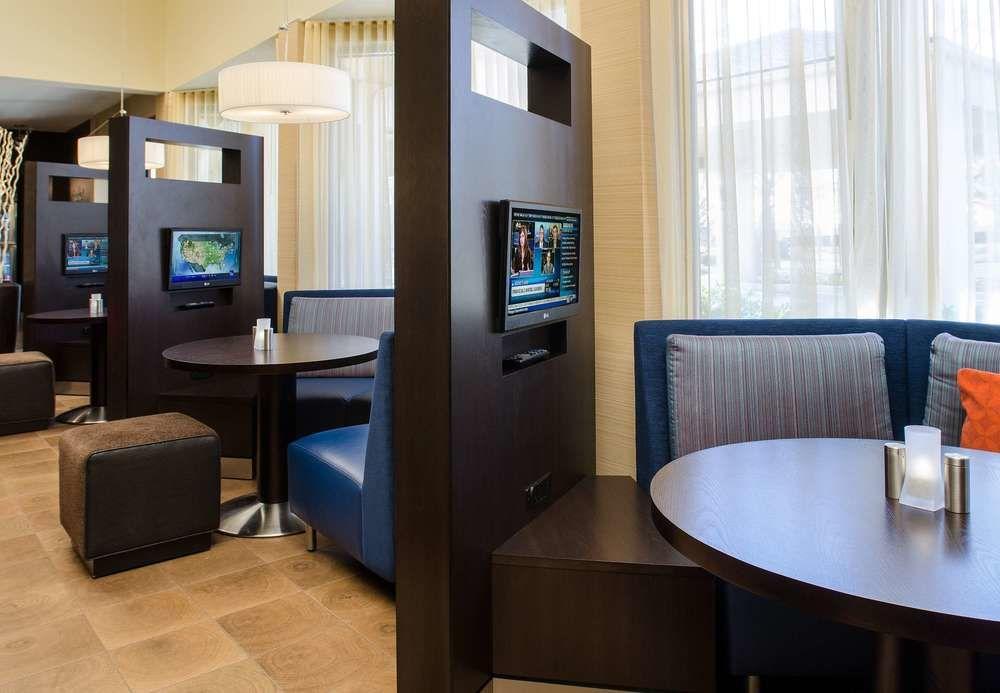 Courtyard Charlotte Arrowood Hotel Bagian luar foto