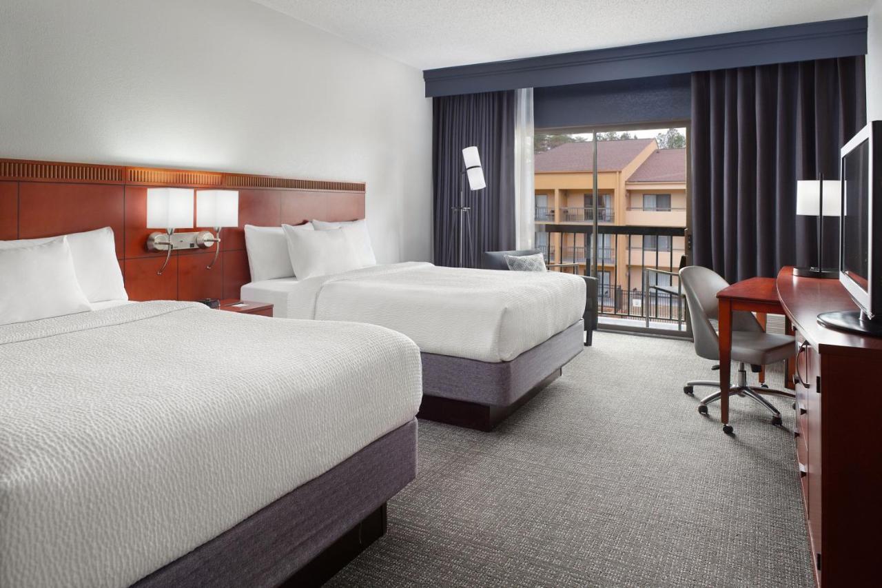 Courtyard Charlotte Arrowood Hotel Bagian luar foto
