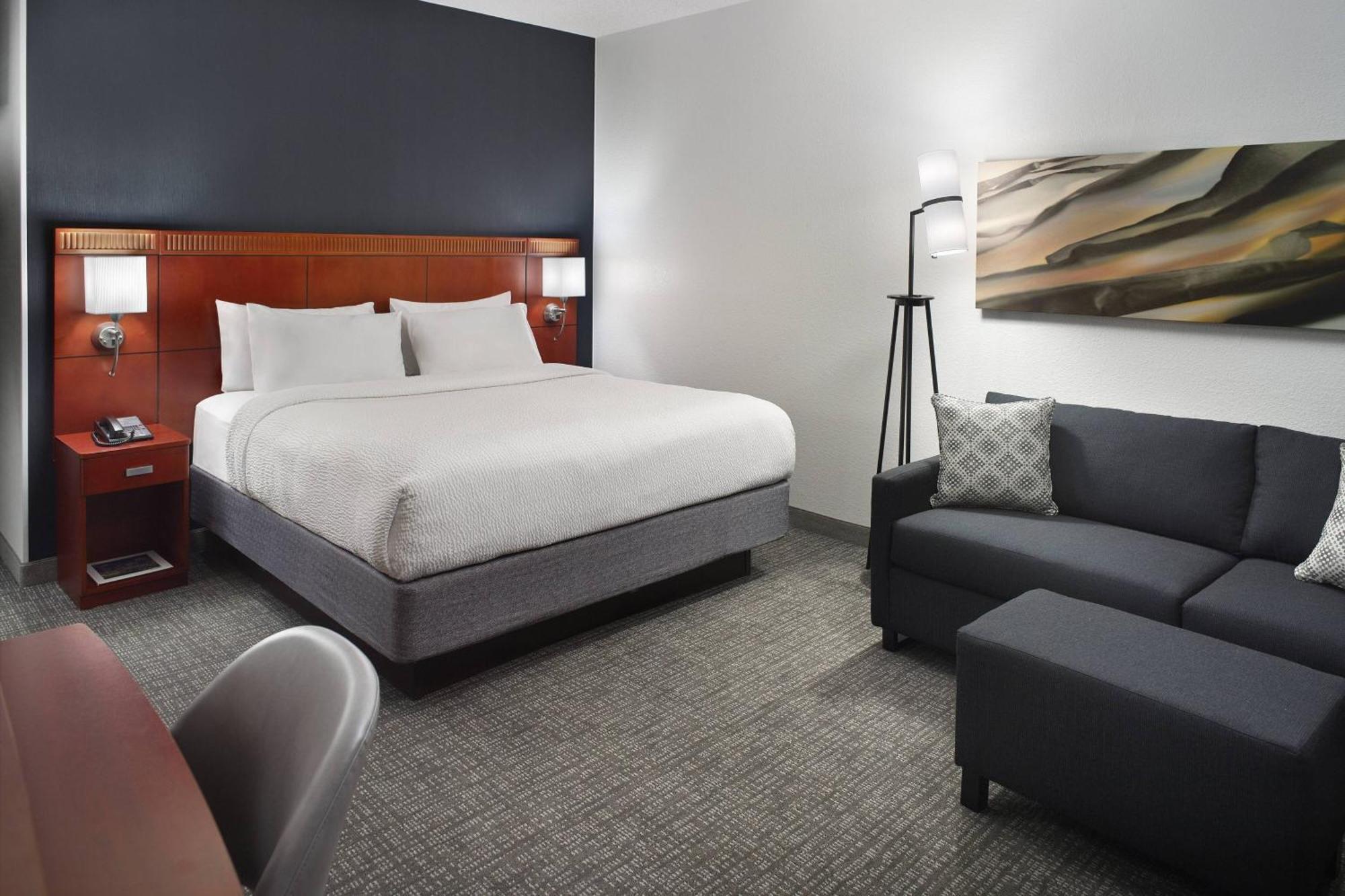 Courtyard Charlotte Arrowood Hotel Bagian luar foto