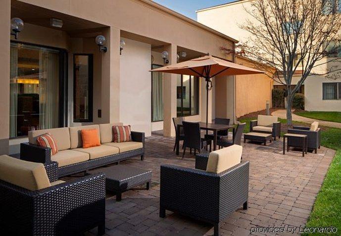 Courtyard Charlotte Arrowood Hotel Bagian luar foto