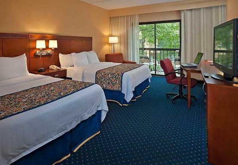Courtyard Charlotte Arrowood Hotel Ruang foto