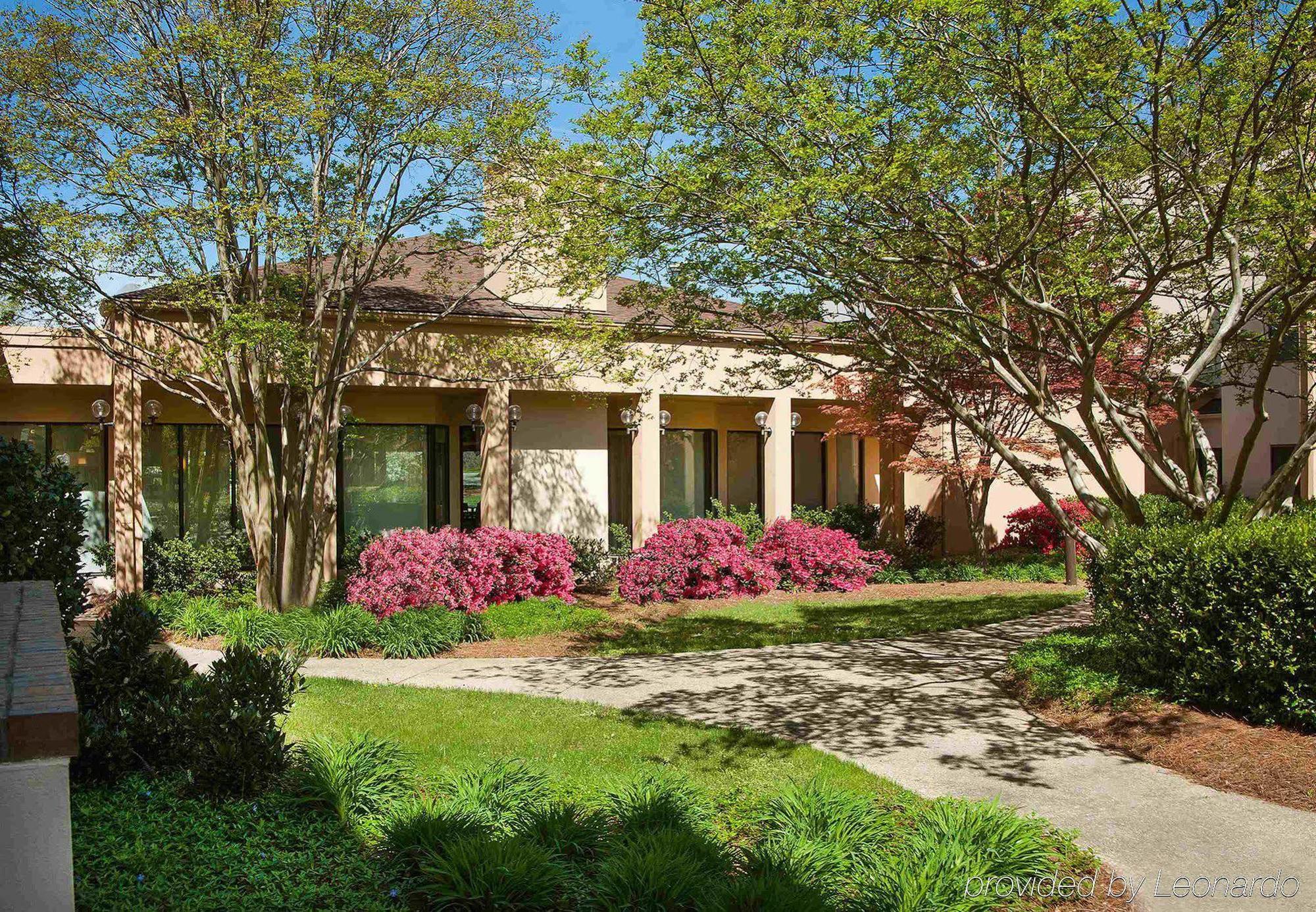 Courtyard Charlotte Arrowood Hotel Bagian luar foto