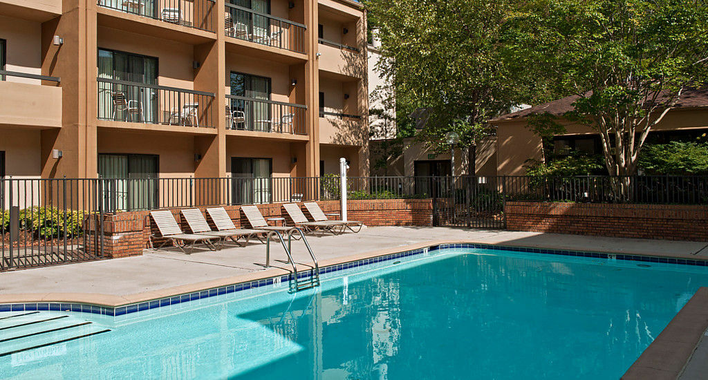 Courtyard Charlotte Arrowood Hotel Bagian luar foto