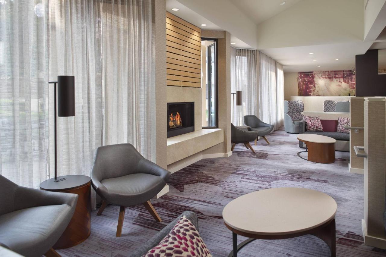 Courtyard Charlotte Arrowood Hotel Bagian luar foto
