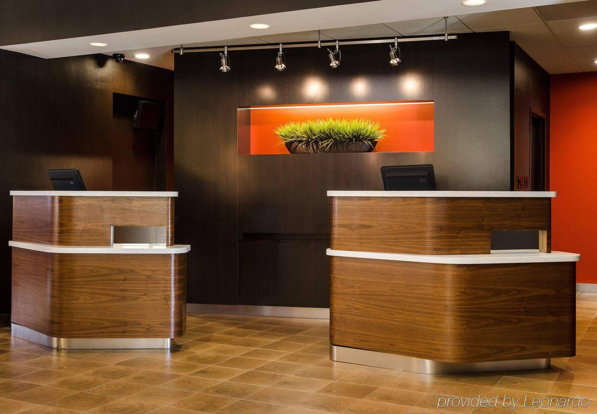 Courtyard Charlotte Arrowood Hotel Bagian luar foto