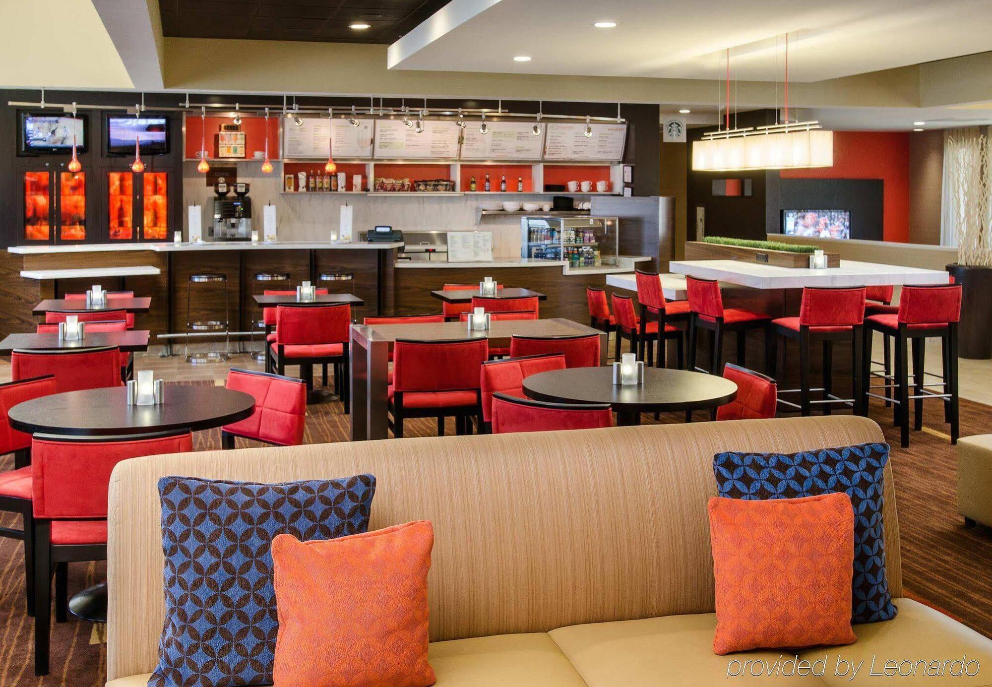 Courtyard Charlotte Arrowood Hotel Bagian luar foto