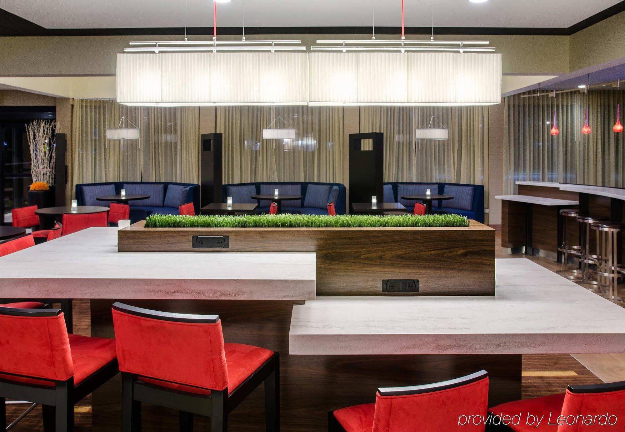 Courtyard Charlotte Arrowood Hotel Bagian luar foto